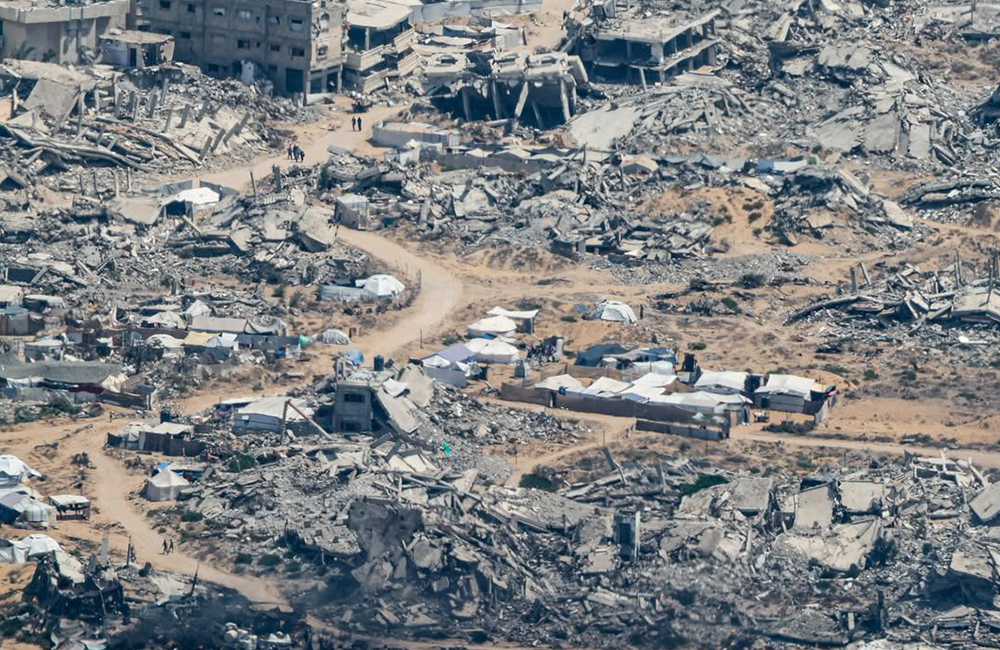 طائرات الاحتلال تدمر منزلًا لعائلة بركة في بني سهيلا شرق خانيونس