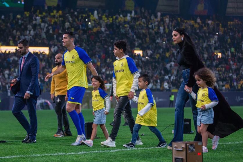 جورجينا تثير الجدل بشأن منزل رونالدو في السعودية
