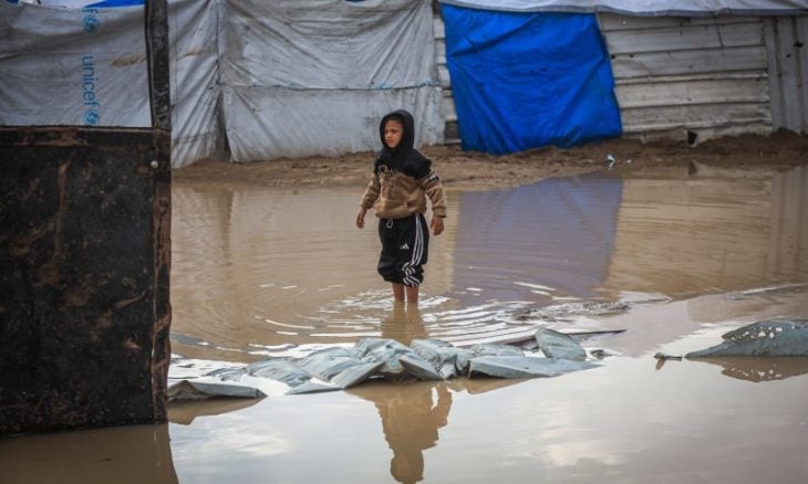 لليوم الثاني ..  غرق مئات خيام النازحين في غزة إثر أمطار غزيرة