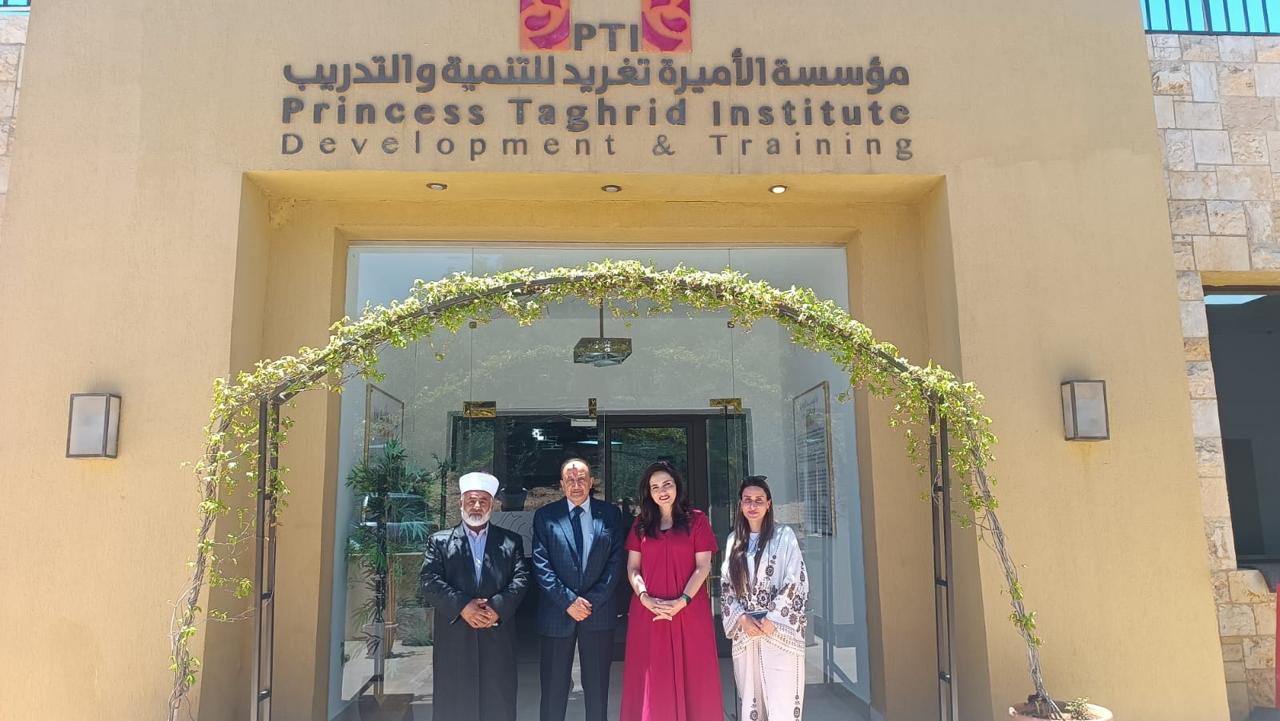 مدير عام الهيئة الهاشمية للمصابين العسكريين يزور مؤسسة الأميرة تغريد للتنمية والتدريب