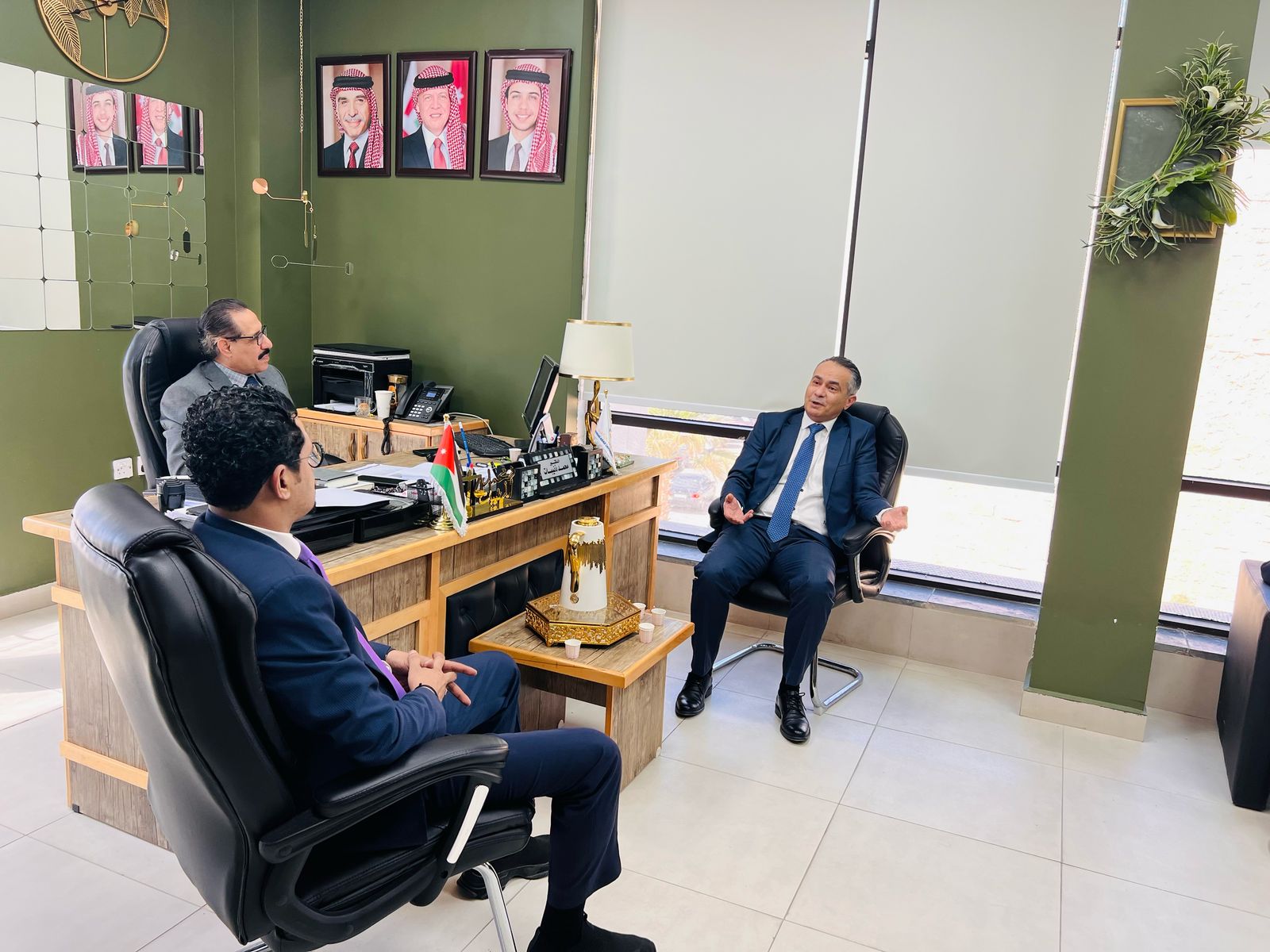 الأستاذ المحامي عبد الحميد القيسي يزور كلية القانون في عمان العربية لبحث سبل التعاون الأكاديمي والمهني