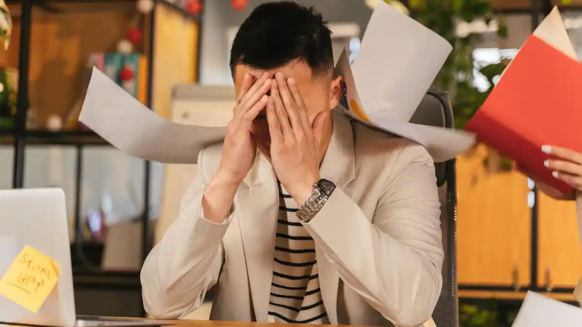 كيف تحافظ على تركيزك وسط كثرة المشتتات؟