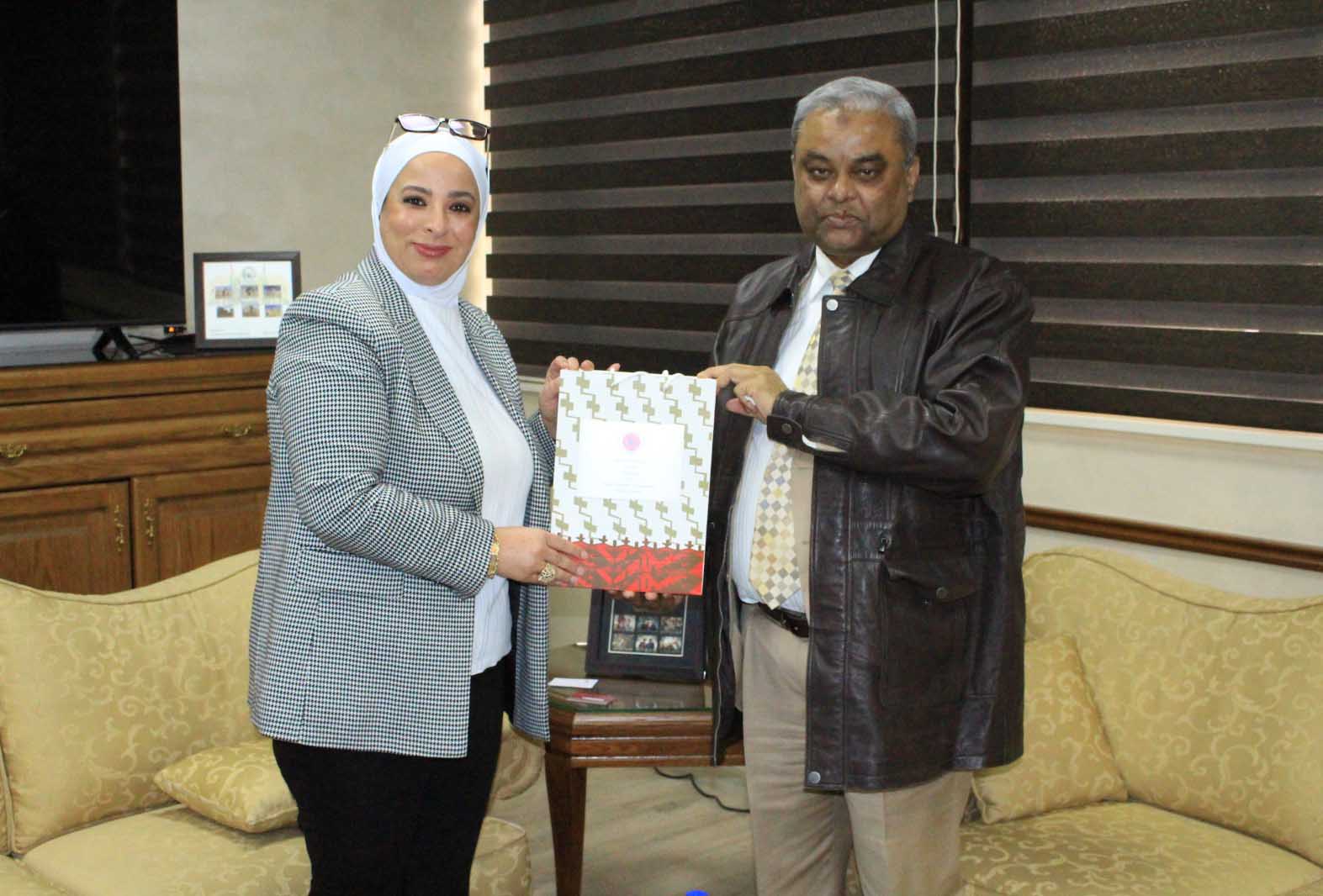 بحث التعاون المشترك بين البريد الأردني وسفارة بنغلادش 