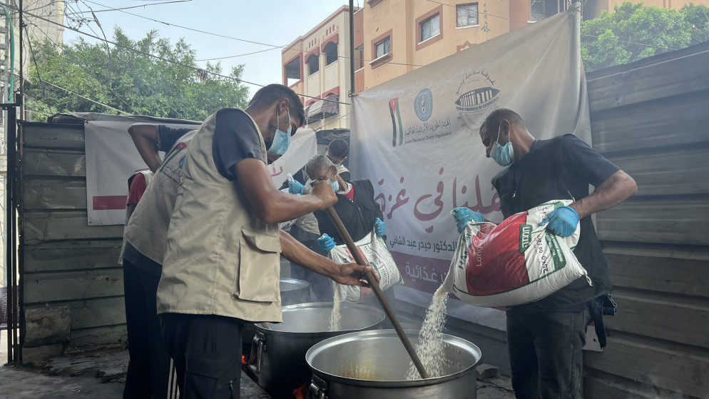 "الخيرية الهاشمية" تستمر بإيصال المساعدات للأسر المتضررة