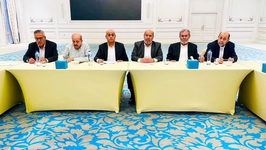 الحية يطلع الفصائل الفلسطينية على المستجدات الميدانية والسياسية 