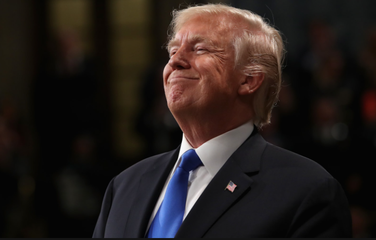 ترامب يريد تحويل الولايات المتحدة إلى “مهرجان من العنصريين البيض”