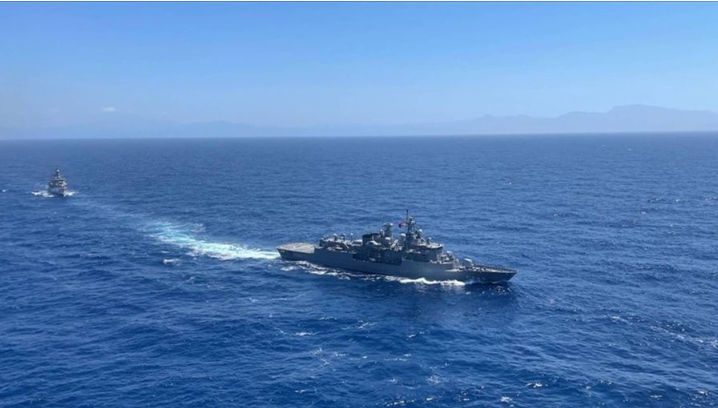 هجوم صاروخي يستهدف سفينة قبالة الحديدة اليمنية