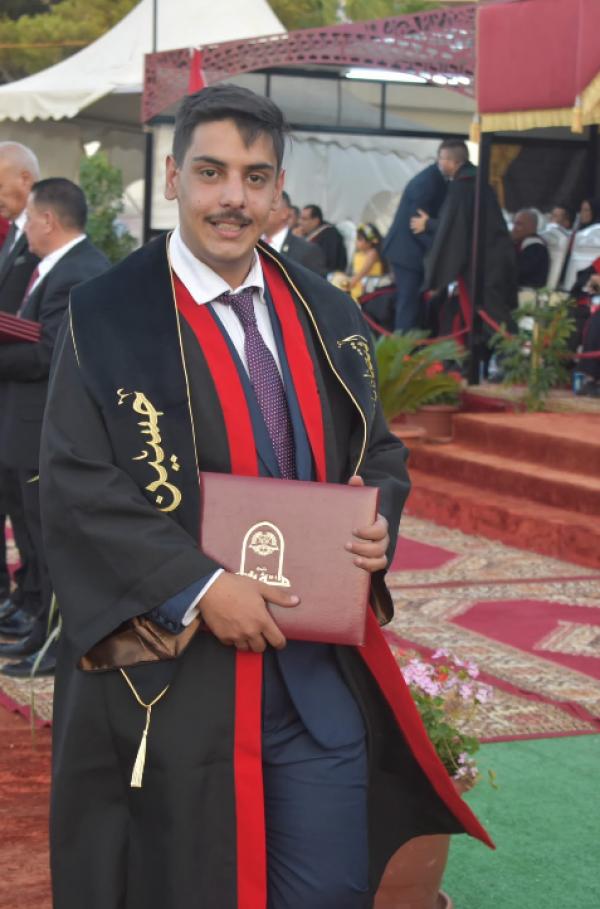 حسين أحمد حسين صالح  ..  مُبارك التّخرُّج