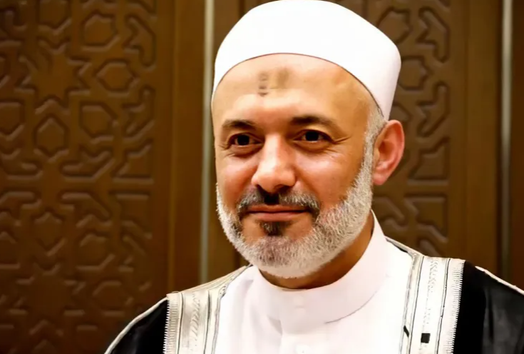 طرد الشيخ الشعّال من مسجدين بريف دمشق يشعل الجدل ويضطره للاعتذار