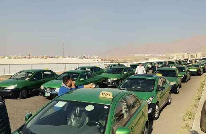 لماذا يرفض سائقو الأجرة في العقبة دخول التطبيقات الذكية؟