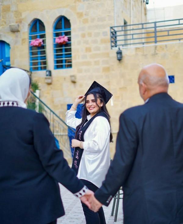 المهندسه لُجين خريسات  ..  مبارك التخرج