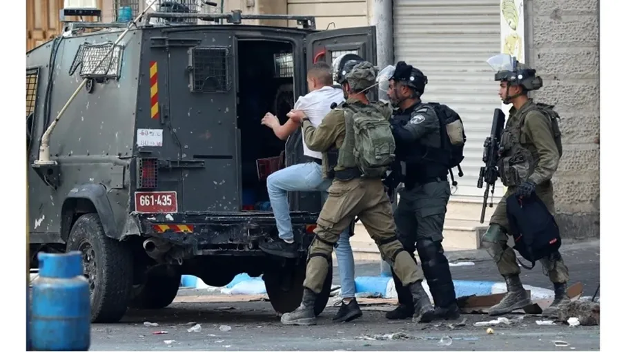 الاحتلال الإسرائيلي يعتقل 15 فلسطينيا من محافظة نابلس  