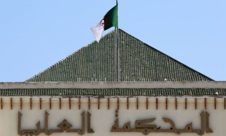 بسبب الفساد ..  منع 159 شخصاً مع مغادرة الجزائر