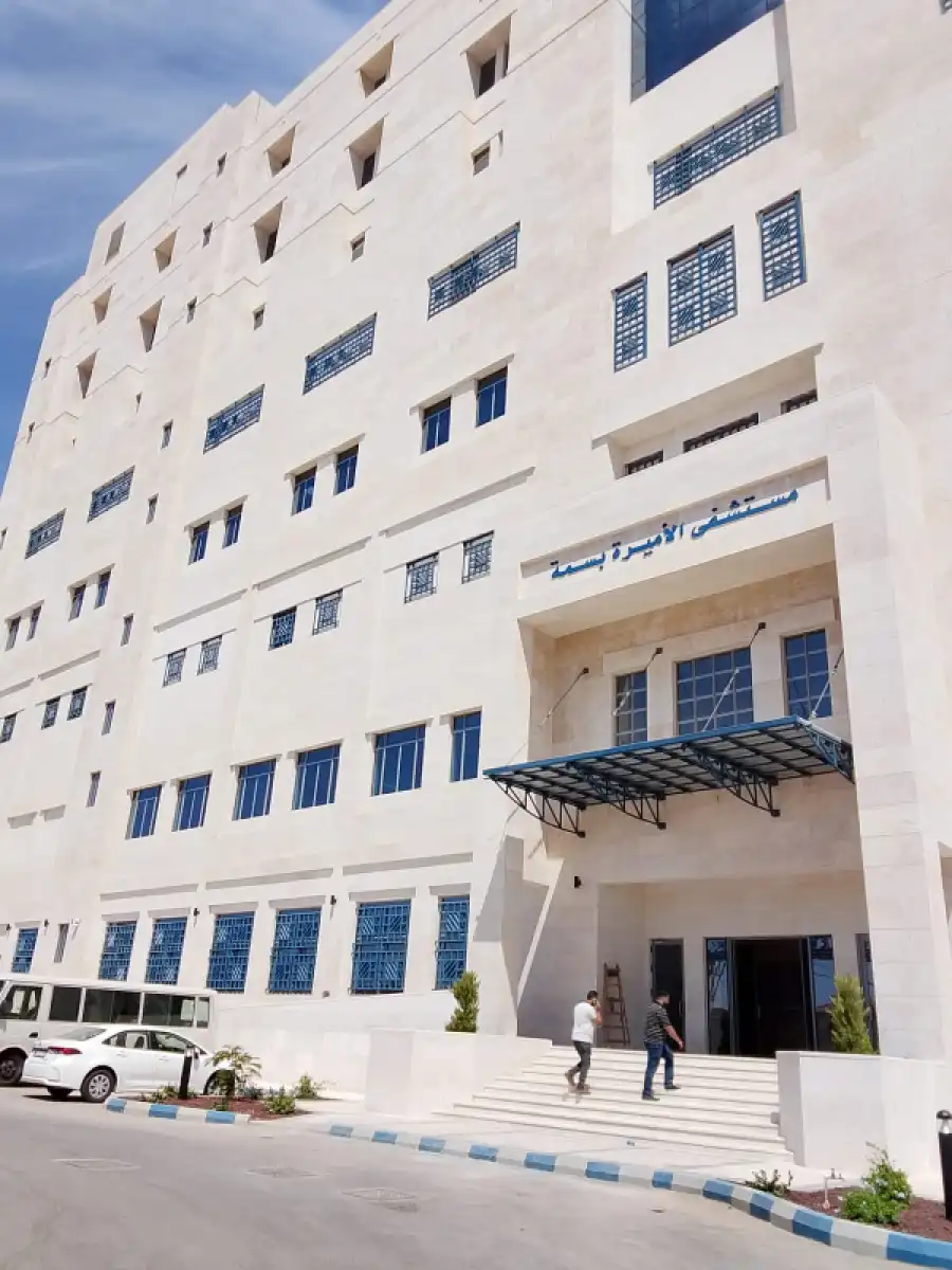 أمانة ممرضة بمستشفى بسمة تعيد محفظة بداخلها 1372 دينارا لصاحبها 