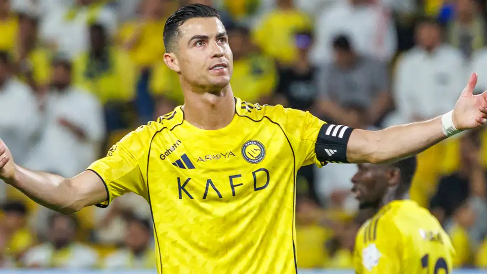 الهريفي يعود لانتقاد رونالدو: أسلوبه واحد ويجب أن يجلس على دكة البدلاء