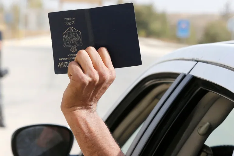 هل أصبحت الهجرة خيارًا واقعيًا للشباب الأردني؟ ..  الوطن في القلب والمستقبل في الغربة