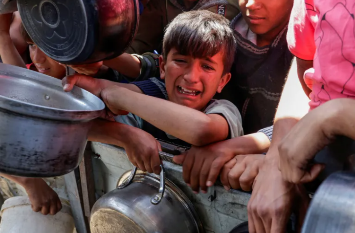 أطفال غزة بين الجوع والمرض: 1500 ينتظرون الإجلاء وارتفاع حاد في وفيات المرضى