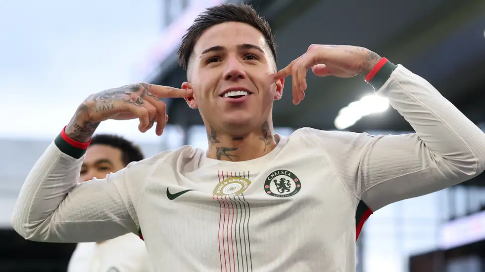 إنزو فرنانديز يعلن الحرب على تشيلسي من أجل ريال مدريد