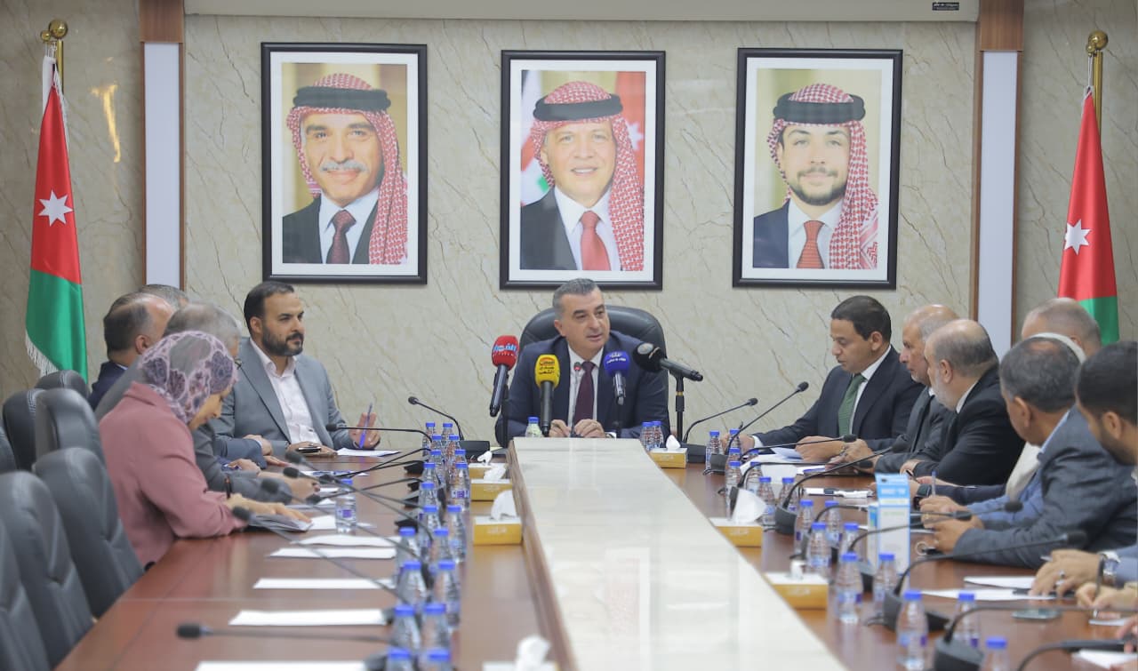 "الطاقة النيابية" تناقش الاستثمارات في مجال الهيدروجين الأخضر وتؤكد أهمية تسريع الخطط الوطنية للطاقة النظيفة