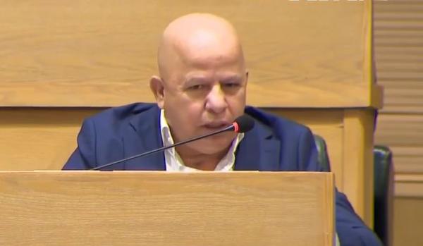 العوايشة: الرئيس حسان يشبه ميسي  ..  لعيّب ويضع رونالدو بجيبته الصغيرة 