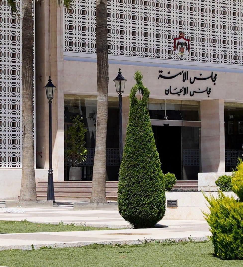 جولات مكوكية للبحث عن مقعد في «الأعيان»  