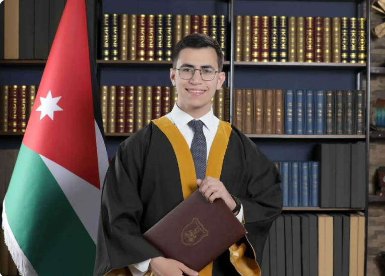 الطبيب زيد مهند جرار يختتم دراسته في كلية الطب بمعدل 4.0