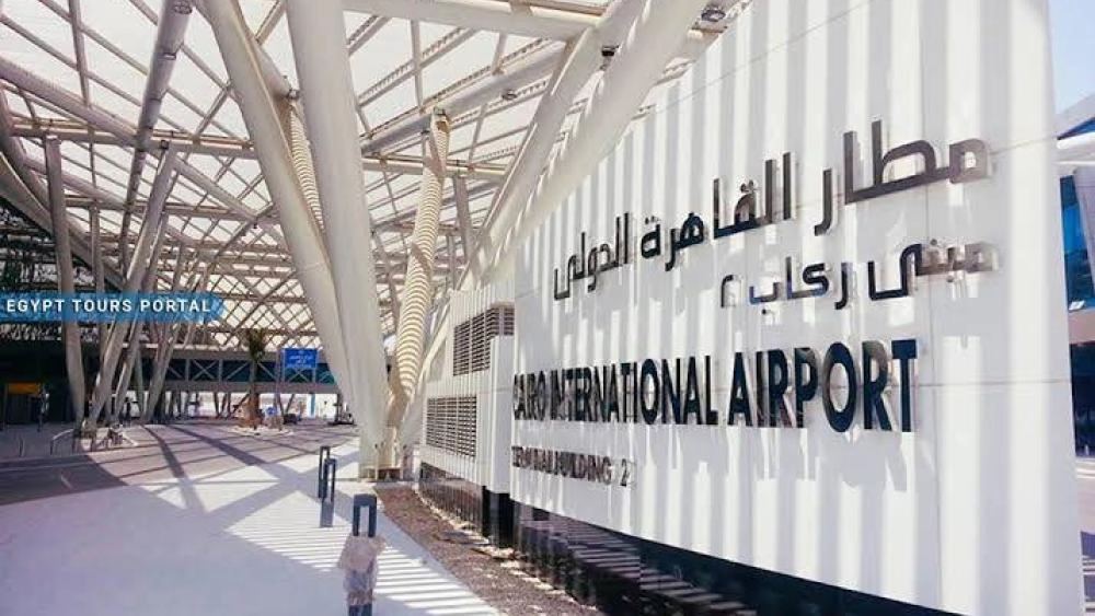 ضبط حلوى بالمخدرات مع راكب أمريكي في مطار القاهرة