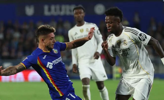لاعب خيتافي مخاطبا فينيسيوس: لهذا يكرهك الجميع