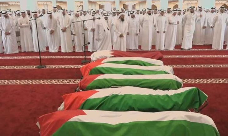 أمير قطر يشارك في تشييع جثامين ضحايا الهجوم الإسرائيلي على الدوحة