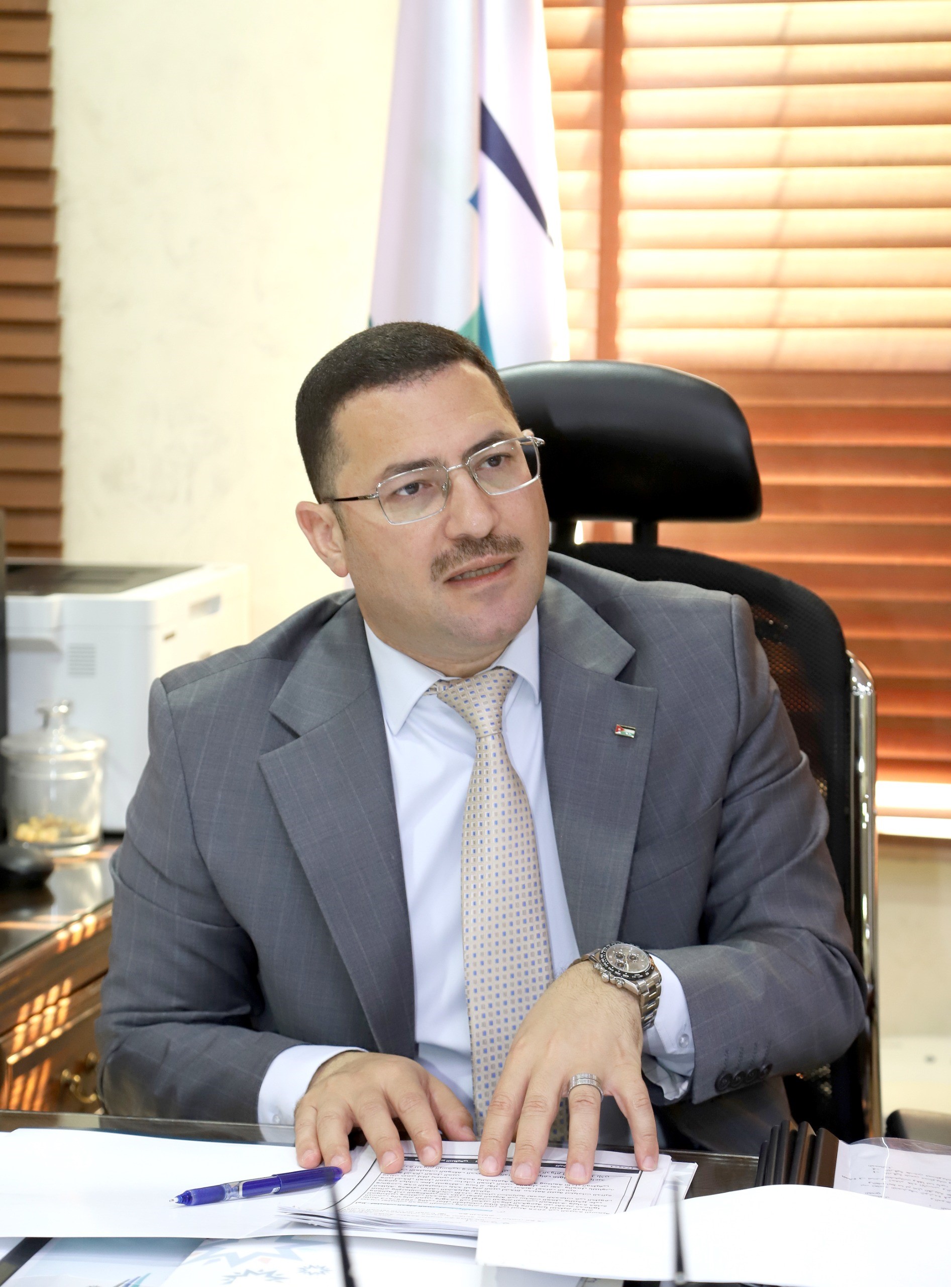 النهار: تنافس وطني على وظائف عمّان مع 5٪ لأوائل الجامعات و130 شاغراً سنوياً لأبناء المتقاعدين والمصابين العسكريين