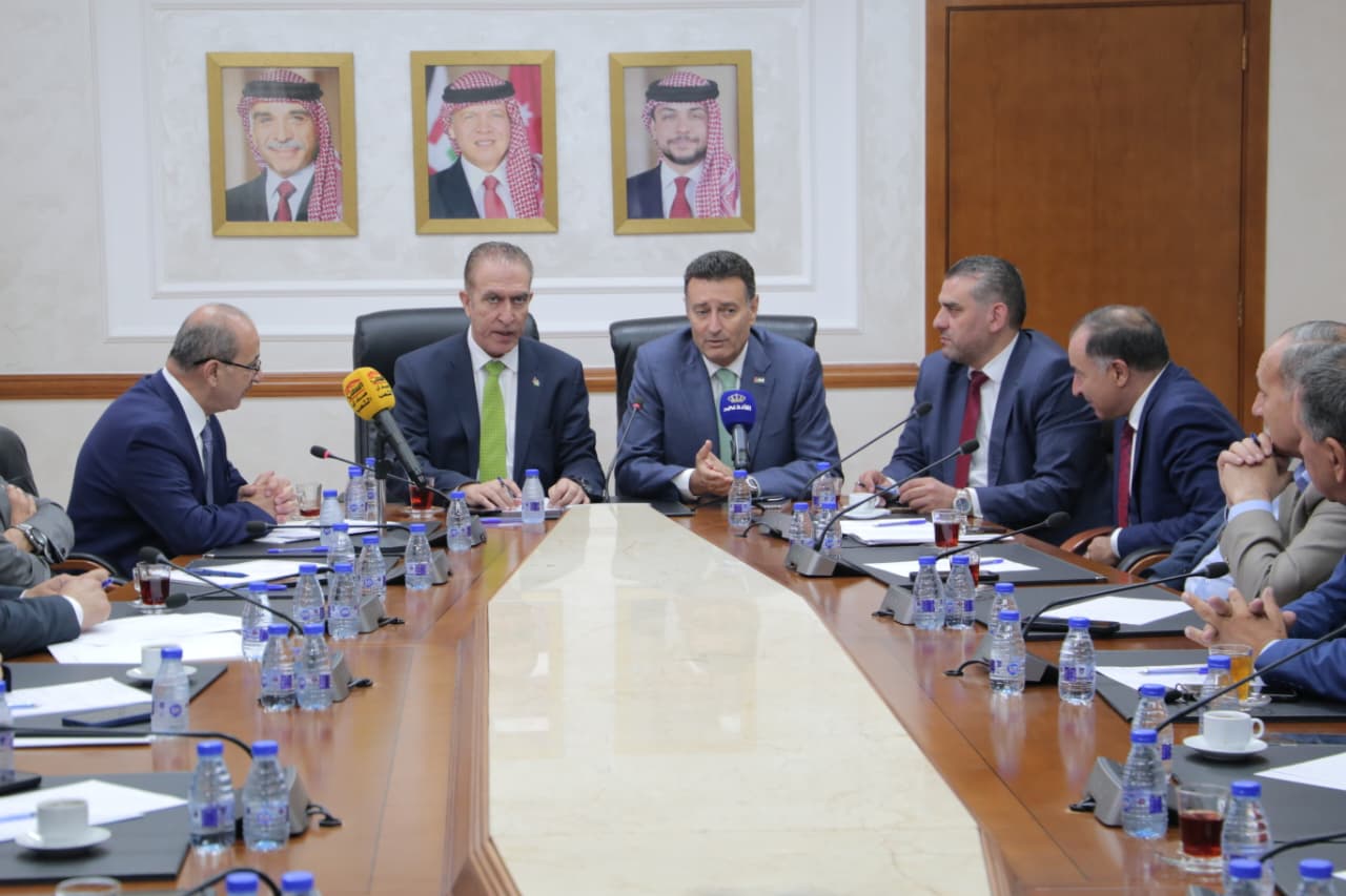 "الميثاق النيابية" تبحث مع وزير الإدارة المحلية تطوير العمل البلدي وتشريعاته