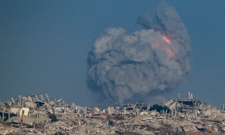 جيش الاحتلال يدمر “برج الكوثر” في غزة واستشهاد 33 فلسطينيا بغارات إسرائيلية منذ فجر الأحد
