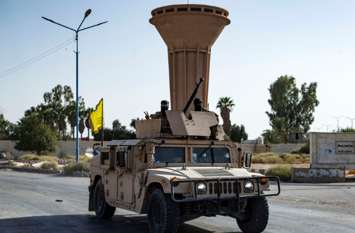 روسيا تخلي قاعدة في القامشلي و"قسد" تسلم أسلحتها بالرقة