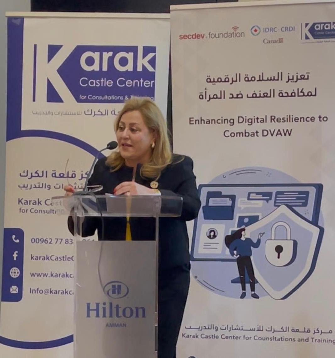 نفاع: العنف الرقمي أشد وطأة على النساء القياديات