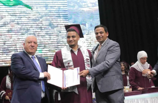 ذيب العربيد يهنئ النائب أبو هنية بتخرج نجله