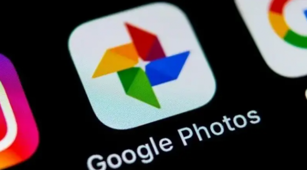 ميزة AI Enhance تصل إلى تطبيق "صور غوغل"