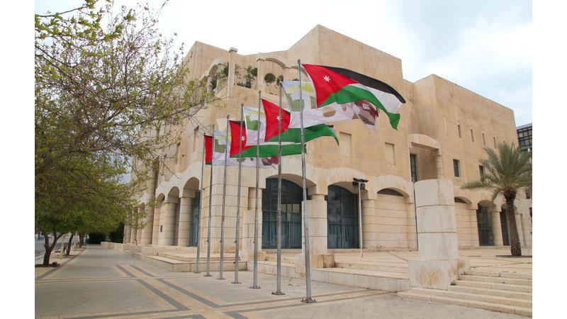 أمانة عمّان تُنذر 23 موظفًا بالفصل (أسماء)