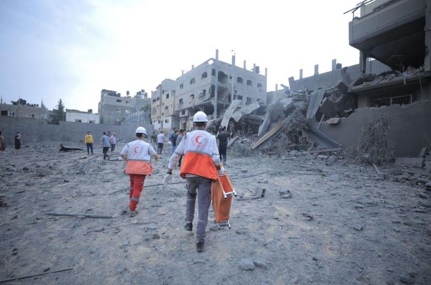 الهلال الأحمر في غزة : نواجه صعوبات بالتواصل مع طواقمنا