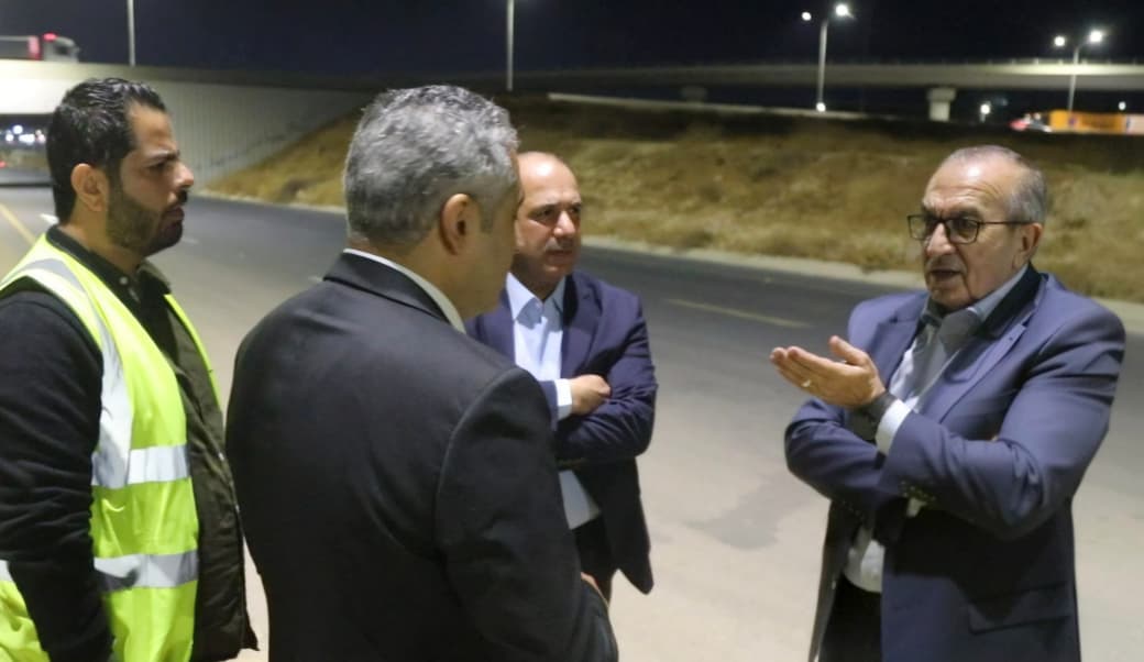 أبو السمن يتفقد مشروع إنارة ممر عمّان التنموي بالطاقة الشمسية