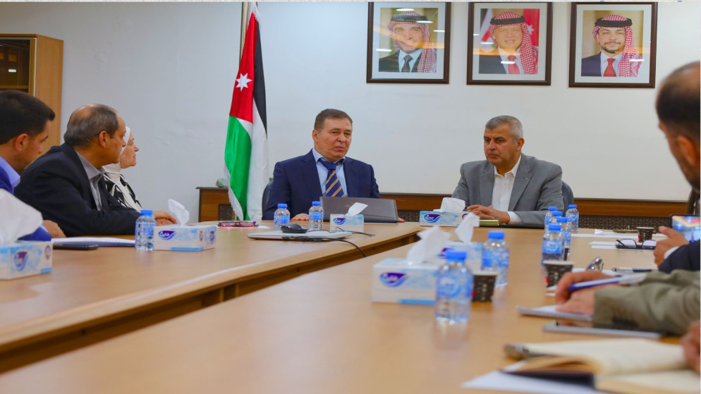 الخرابشة يوقع أول اتفاقية تنفيذية في الأردن لاستغلال خامات النحاس