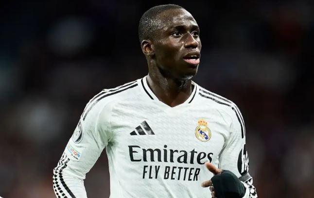 ميندي يحدد مستقبله مع ريال مدريد