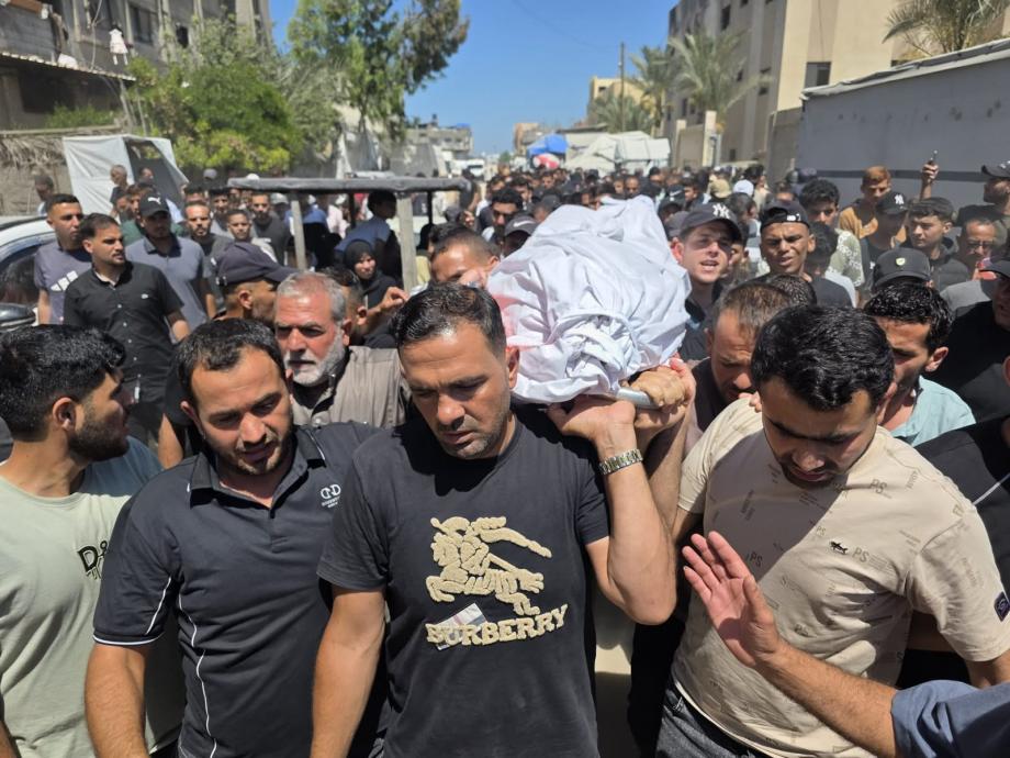 استشهاد طفل وسيدة وإصابات بقصف وإطلاق نار إسرائيلي في قطاع غزة 