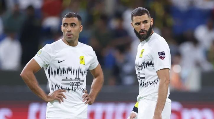 لمذا لم يتنازل حمدالله لبنزيما عن الرقم 9 ؟