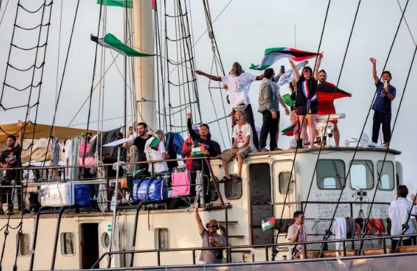 أسطول الصمود يقترب من اليونان و6 أيام للوصول إلى غزة