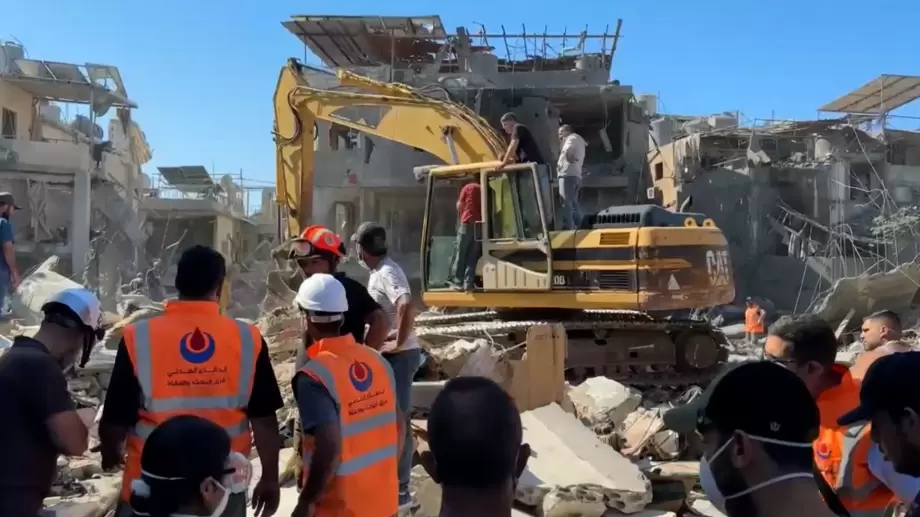 الدفاع المدني بغزَّة يعلّق الاستجابة لإزالة أخطار المباني بسبب نفاد الوقود