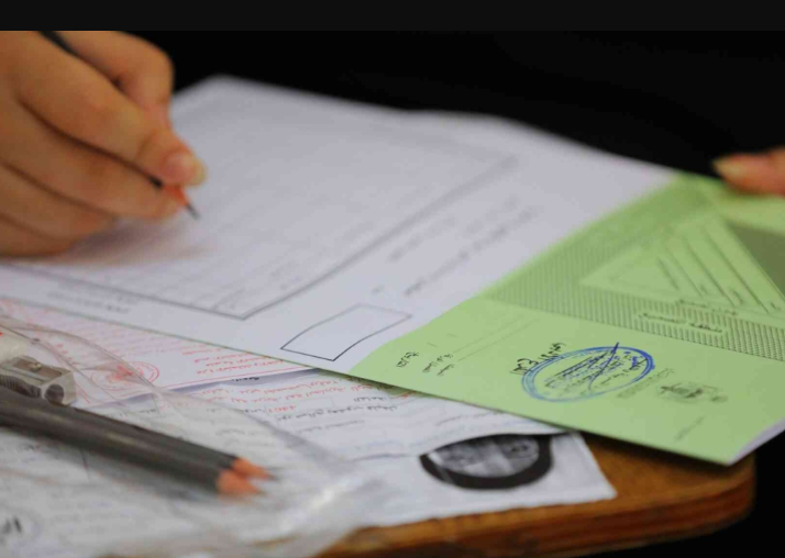 طلبة "التوجيهي" يواصلون التقدم لامتحان الثانوية العامة