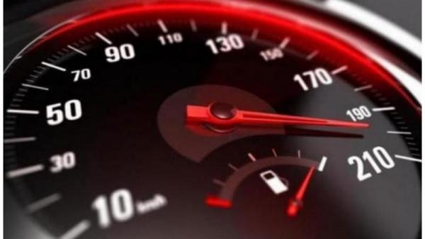 ضبط مركبتين تسيران بسرعة تجاوزت 212 كم/س على طريق الأزرق