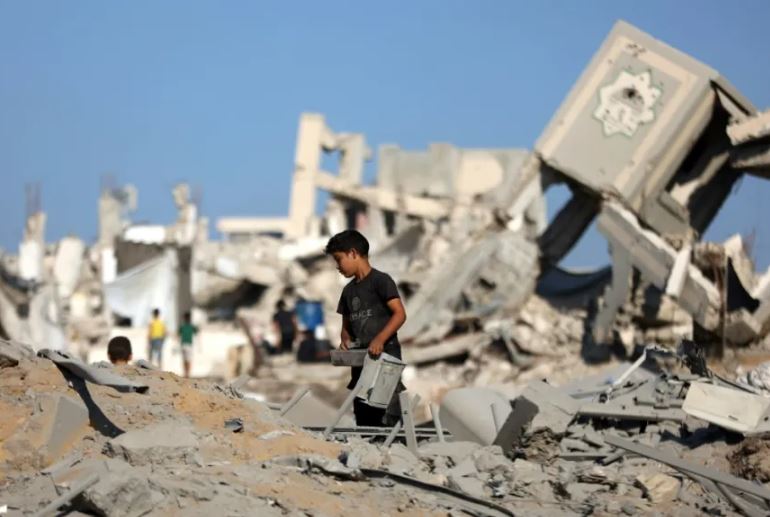 50 ألفا بلا مأوى في مدينة غزة وسط غارات مكثفة وتحذير من دمار كامل