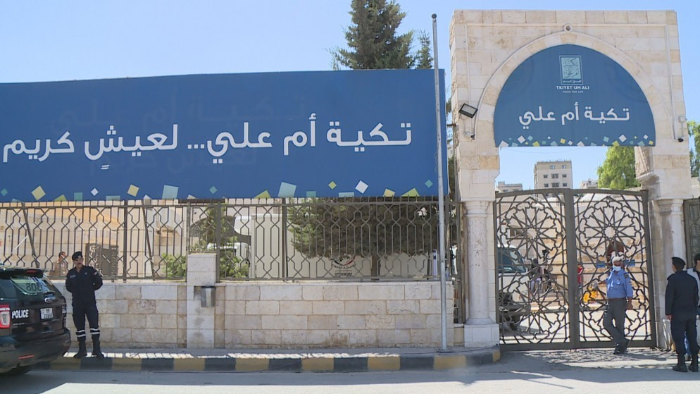 تكية أم علي توزع 234,500 وجبة طعام في غزة والضفة الغربية منذ رمضان
