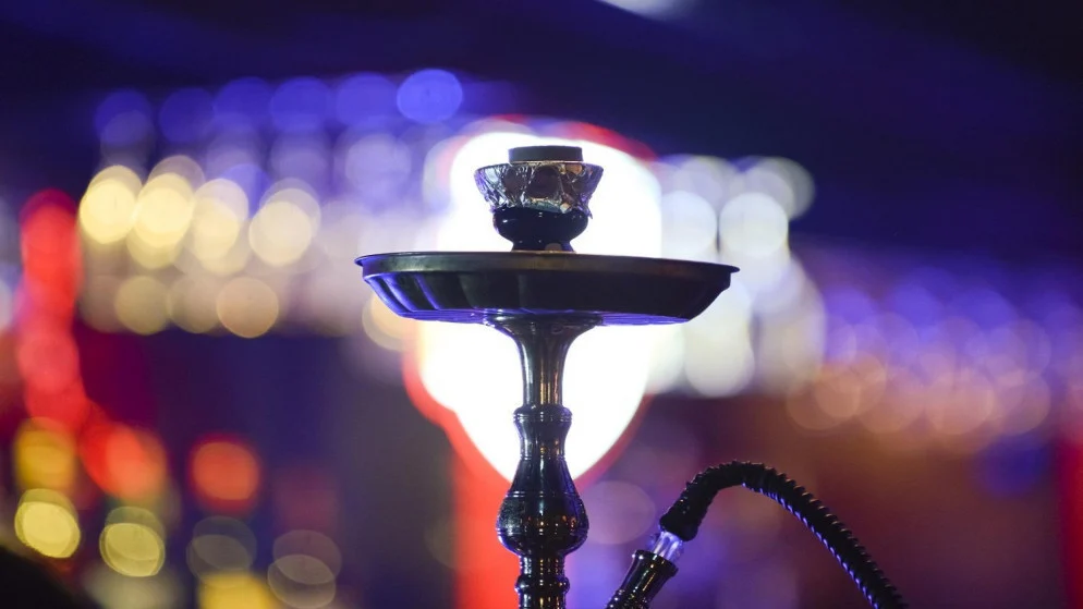 محافظ جرش يشكّل لجنتين لمنع تقديم الأرجيلة في الأماكن العامة والتأكد من سلامة المدافئ